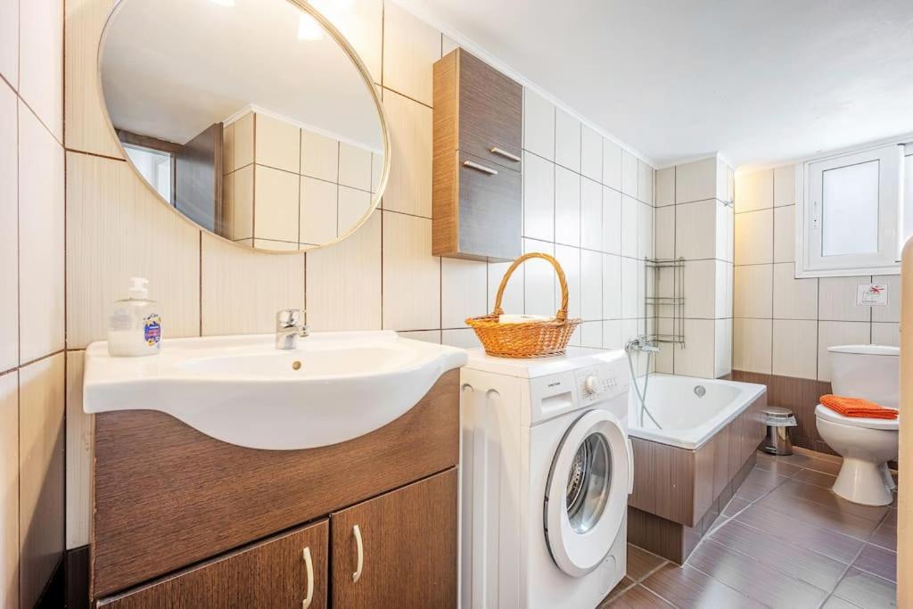Apartment In The Middle Of Everything Athens Luaran gambar